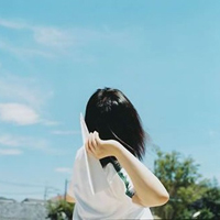 天蓝色背景唯美意境头像:回忆过去爱你的心跳_WWW.TQQA.COM