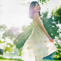 看淡一切:包括你:茶色的邻家小清新女生头像_WWW.TQQA.COM