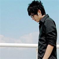 唯美阳光男生头像:怀念初恋和童年_WWW.TQQA.COM