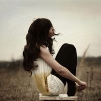 看见天上的微光:意境女生长发不带字qq头像_WWW.TQQA.COM