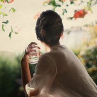 消失在人海的爱:森系背影头像女生:喜欢蓝色的百_WWW.TQQA.COM