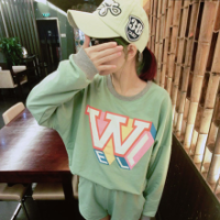 绿色意境女生头像:喜欢夏天闻雨的味道_WWW.TQQA.COM