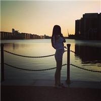 全身照QQ头像图片:远景唯美女生_WWW.TQQA.COM