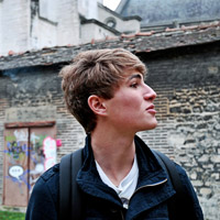 梦里的天堂i:欧美唯美意境男生头像_WWW.TQQA.COM