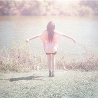 我不能哭:眼镜忍的好辛苦:唯美逆光QQ头像女生_WWW.TQQA.COM