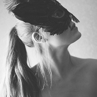 欧美女生吸烟头像_WWW.TQQA.COM