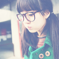 眼镜控气质可爱女生头像:属于我们的烟火_WWW.TQQA.COM