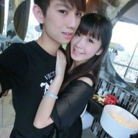 相依相爱的90后qq情侣头像一图两张_WWW.TQQA.COM