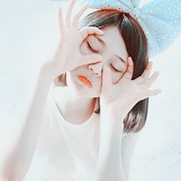 一个人伤感意境头像:听你说想我_WWW.TQQA.COM