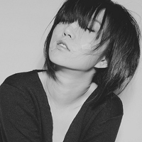 你的眼泪只是一种无奈:QQ灰色头像吧女头:爱上星_WWW.TQQA.COM