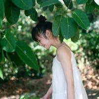 QQ唯美清新女生头像:承载一颗心_WWW.TQQA.COM