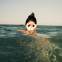 意境风长发女生qq头像:谁知道我们梦归何处_WWW.TQQA.COM