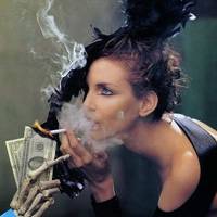 成熟点的QQ欧美头像:别让时间把你我分隔2地_WWW.TQQA.COM
