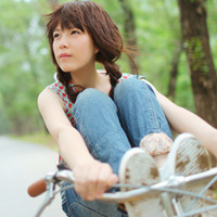 小清新阳光QQ女生头像:思念化作回忆_WWW.TQQA.COM