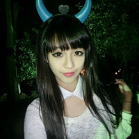 一男一女抱着小猫的QQ情侣头像:爱情就像候鸟_WWW.TQQA.COM