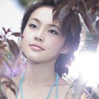 七彩梦幻成熟欧美范女生头像_WWW.TQQA.COM