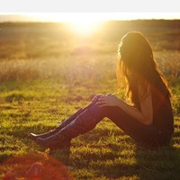 一个人伤感意境头像:听你说想我_WWW.TQQA.COM