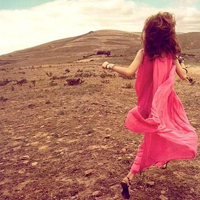 唯美长裙自然风:你不爱有人爱_WWW.TQQA.COM