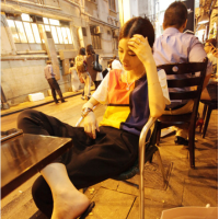 情侣头像一男一女分开的两张:我的世界不能没有_WWW.TQQA.COM