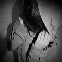 灰色头像女生侧面:爱情是致命的毒药_WWW.TQQA.COM