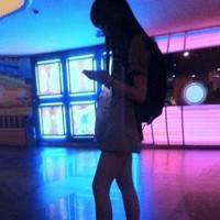 远景QQ头像情侣一男一女两张:幻彩的世界有你有_WWW.TQQA.COM