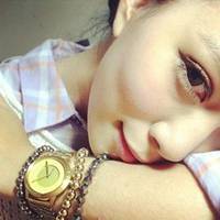 抱着猫咪的女生头像:可爱妹子万人疼_WWW.TQQA.COM