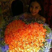 带花的女生头像:你是唯一不可替代_WWW.TQQA.COM