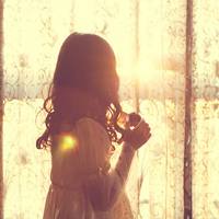 唯美阳光女生头像侧面:和你的记忆在慢慢褪色_WWW.TQQA.COM