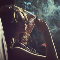 抽烟的女生头像:非主流你跟不上的潮流_WWW.TQQA.COM