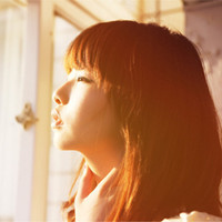 我不能哭:眼镜忍的好辛苦:唯美逆光QQ头像女生_WWW.TQQA.COM