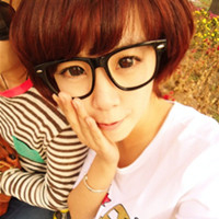 眼镜控气质可爱女生头像:属于我们的烟火_WWW.TQQA.COM