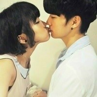 情侣接吻头像:情侣专用:一左一右分开_WWW.TQQA.COM