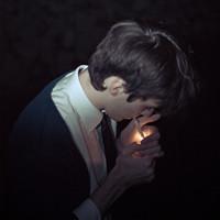 欧美头像男生喝酒_WWW.TQQA.COM