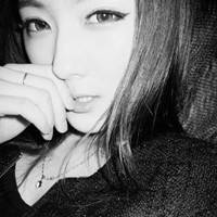 拿枪指着自己的头像:黑色属于一个人的感伤_WWW.TQQA.COM