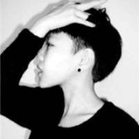 欧美灰色qq头像男生:爱你的人你不爱_WWW.TQQA.COM