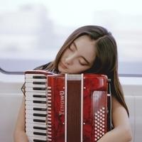 唯美黑色长发女生头像:假如我变成你的回忆_WWW.TQQA.COM