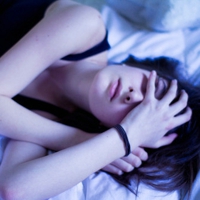 欧美意境好看女生头像:故事里的她_WWW.TQQA.COM
