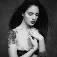 欧美风知性女生qq头像:每天想你i_WWW.TQQA.COM