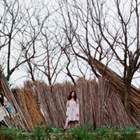 唯美阳光下女生头像:你的沉默我不懂_WWW.TQQA.COM