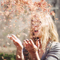 有时候放手才是最好的归宿:唯美森系女生图片头_WWW.TQQA.COM