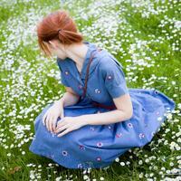 唯美漂亮清纯的女生头像:掩饰的落寞_WWW.TQQA.COM