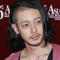 小田切让电影自裁QQ头像_WWW.TQQA.COM