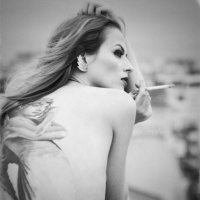 欧美抽烟女人头像:灰色:衮TMD蜜语甜言_WWW.TQQA.COM