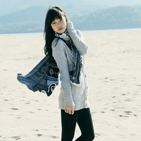 采蘑菇的小姑娘:意境森系女头_WWW.TQQA.COM