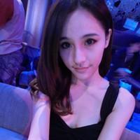 非主流情侣头像一左一右:海亲吻蓝了天_WWW.TQQA.COM