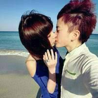 拥抱接吻的QQ情侣头像一对:他给她的温暖_WWW.TQQA.COM