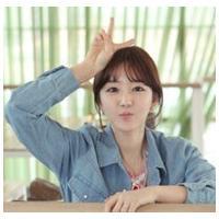 剪刀手非主流女生头像:残留的回忆_WWW.TQQA.COM