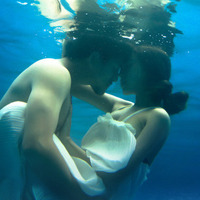 在海边的情侣头像一对2张:这种唯美意境好幸福_WWW.TQQA.COM