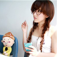 眼镜控气质可爱女生头像:属于我们的烟火_WWW.TQQA.COM