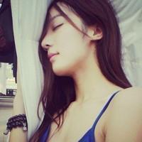 全身照QQ头像图片:远景唯美女生_WWW.TQQA.COM